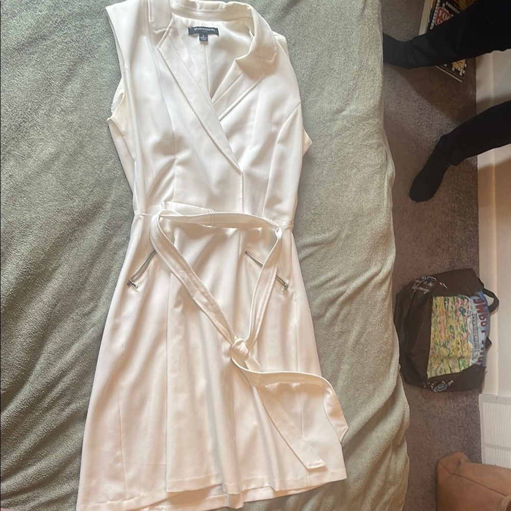 Elegant size 8 White Sleeveless Dress